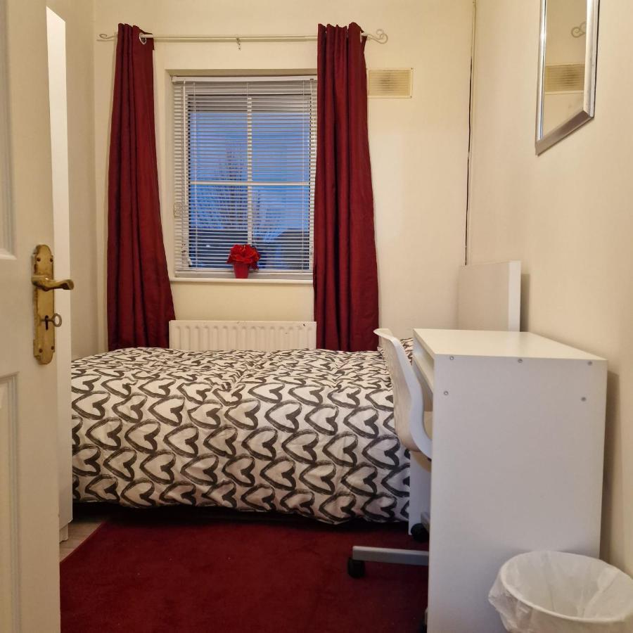 Females Only - Private Bedrooms In Dublin Lucan Luaran gambar