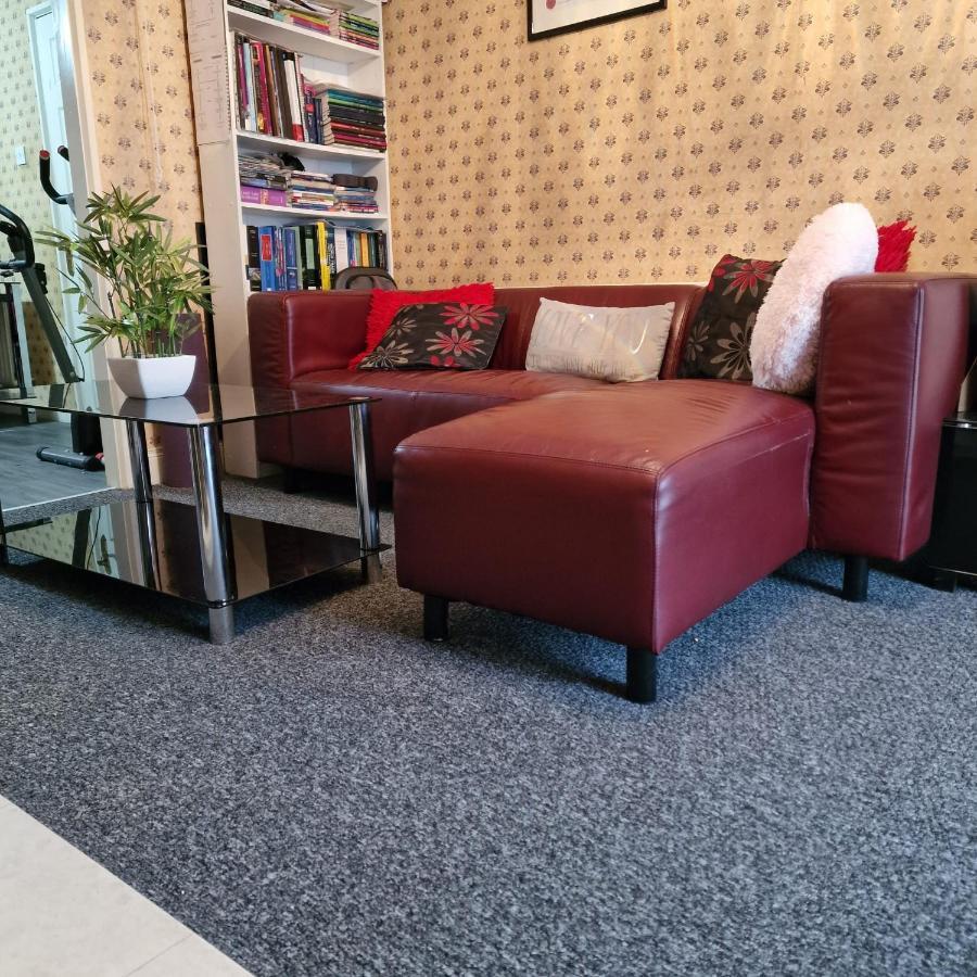 Females Only - Private Bedrooms In Dublin Lucan Luaran gambar
