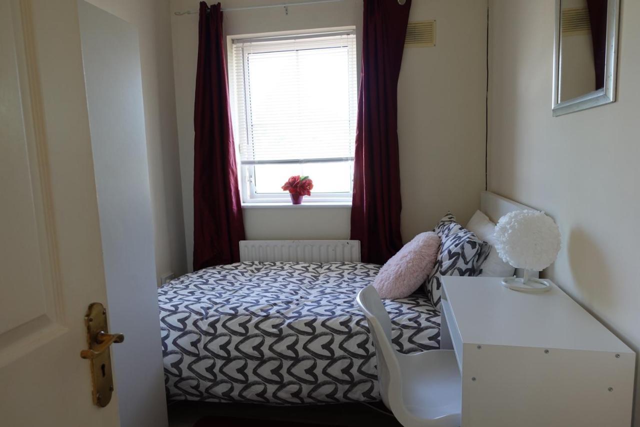 Females Only - Private Bedrooms In Dublin Lucan Luaran gambar