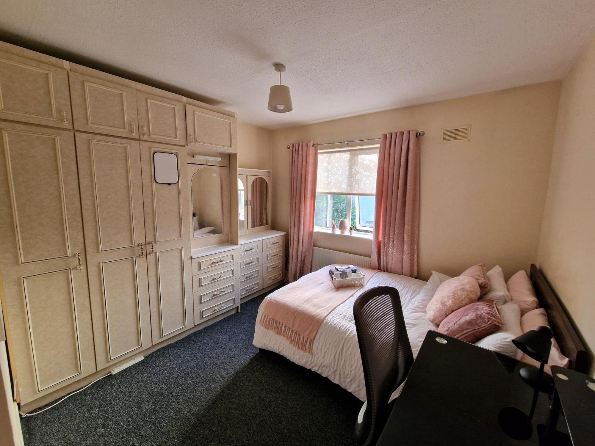 Females Only - Private Bedrooms In Dublin Lucan Luaran gambar